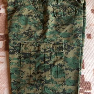 Bdu cargo camo shorts. All for one price.